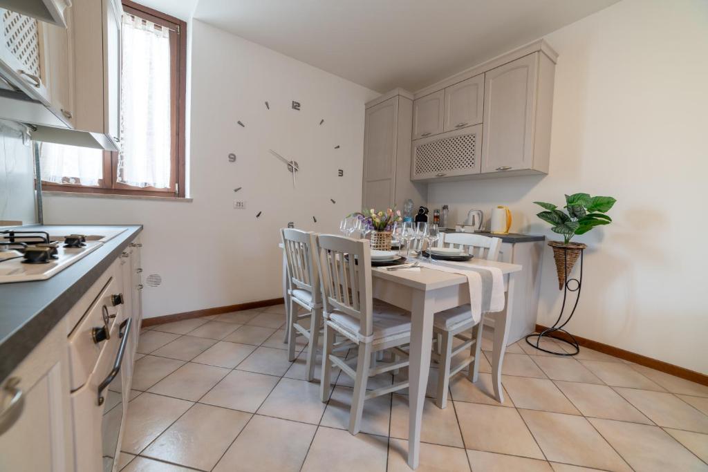 Virtuvė arba virtuvėlė apgyvendinimo įstaigoje La casa di Isabel