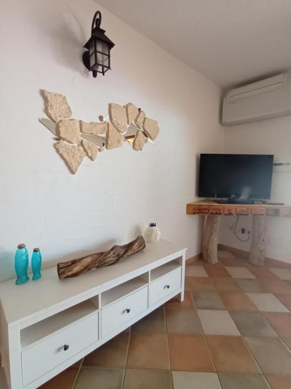 A television and/or entertainment centre at La Villa Tanca Piras