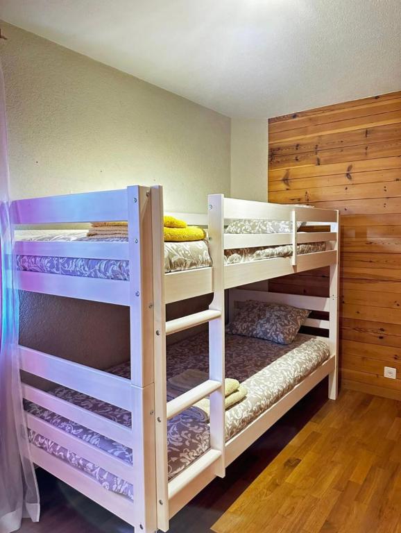 Postel nebo postele na pokoji v ubytování Appartement 4 p Centre Villars