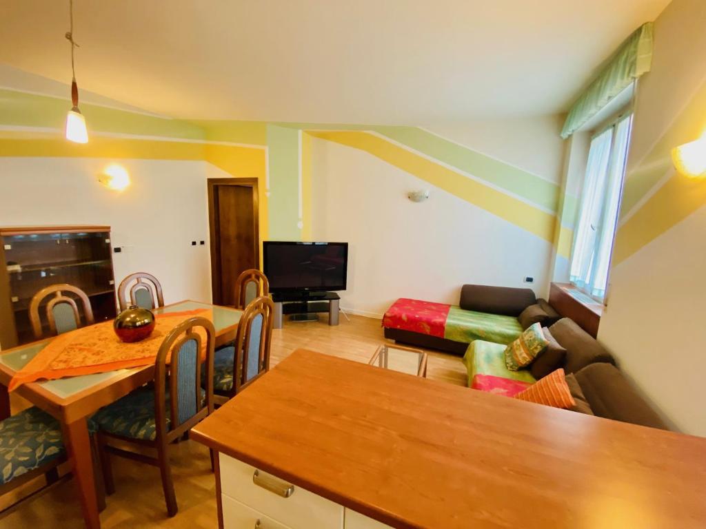 TV a/nebo společenská místnost v ubytování Hotel Ideal