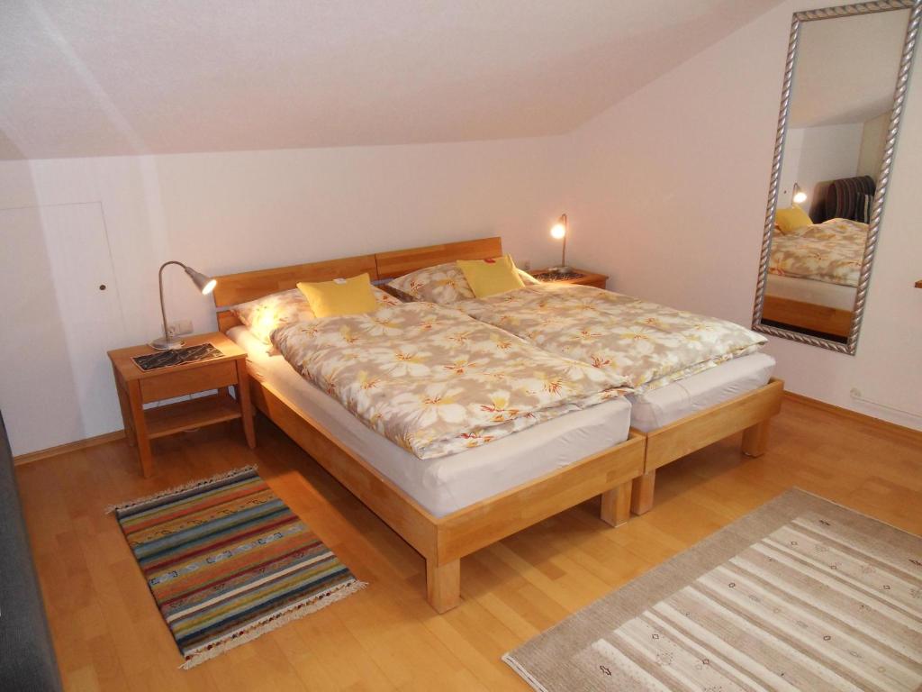 Postel nebo postele na pokoji v ubytování FeWo in der Weinleiten