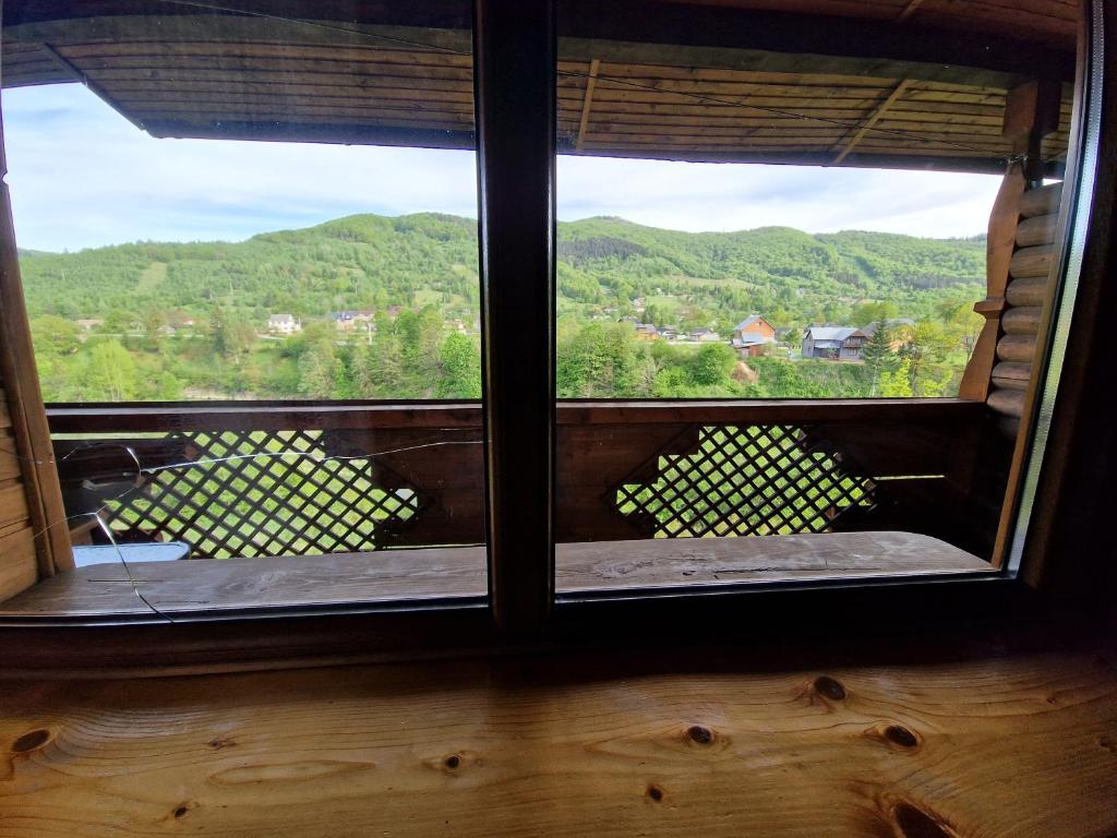 Nespecifikovaný výhled na hory nebo výhled na hory při pohledu z hotelu