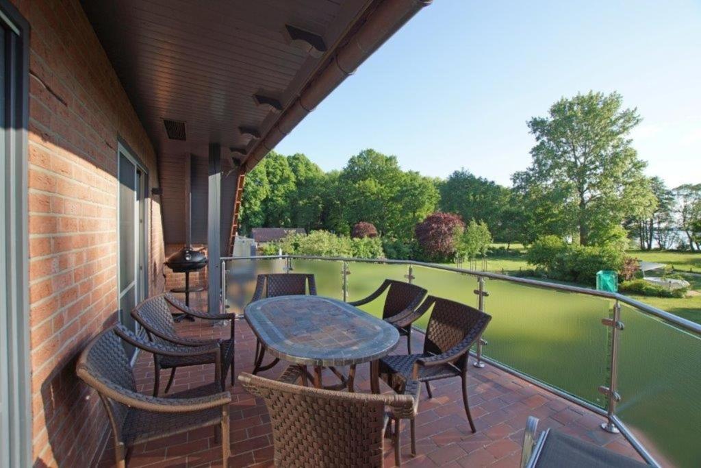 a patio with chairs and a table on a balcony at FEWO Seewind in Flessenow