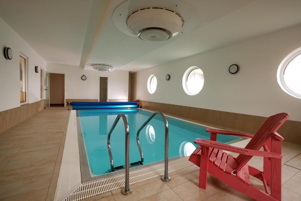 Bazén v ubytování Villa Meermaid mit Schwimmbad nebo v jeho okolí