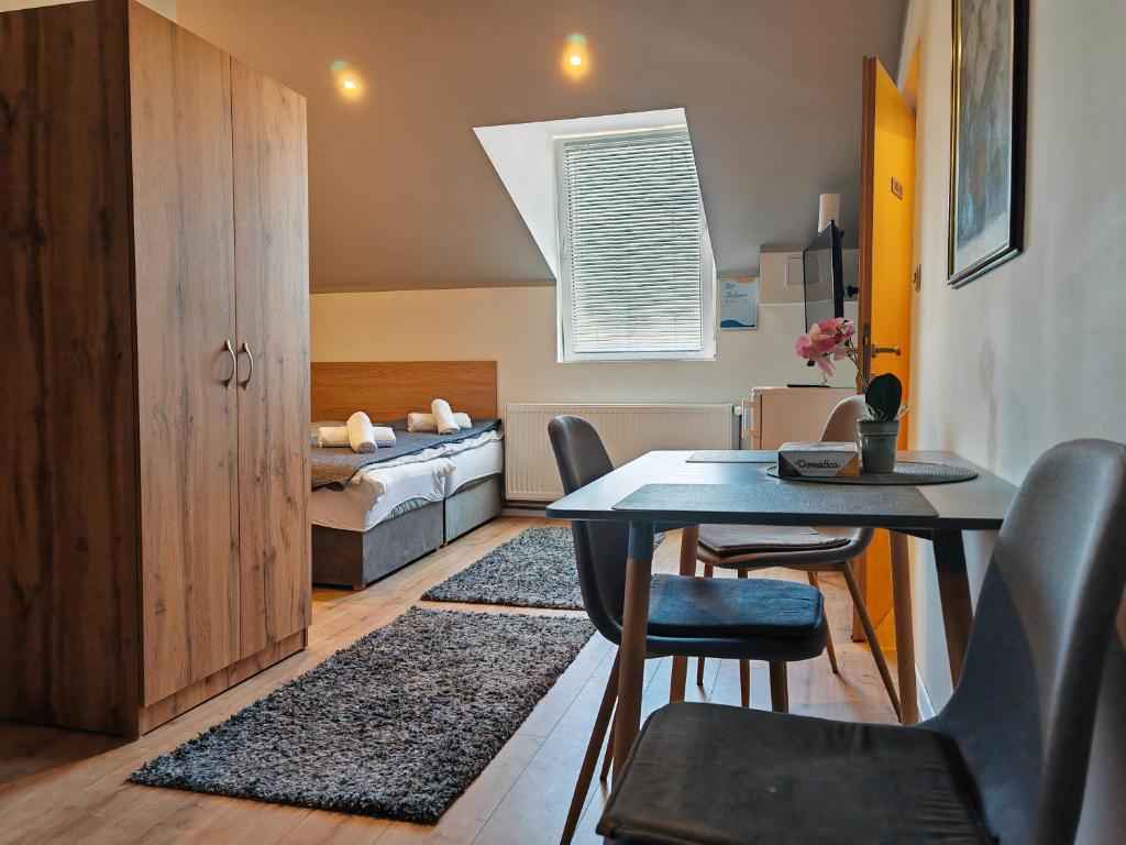 Apartman - sobe Corina-blizu Osijeka - Triple Room With Private Bathroom