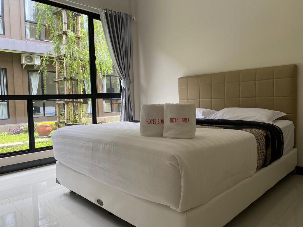 Postel nebo postele na pokoji v ubytování Hotel Bima Majalengka