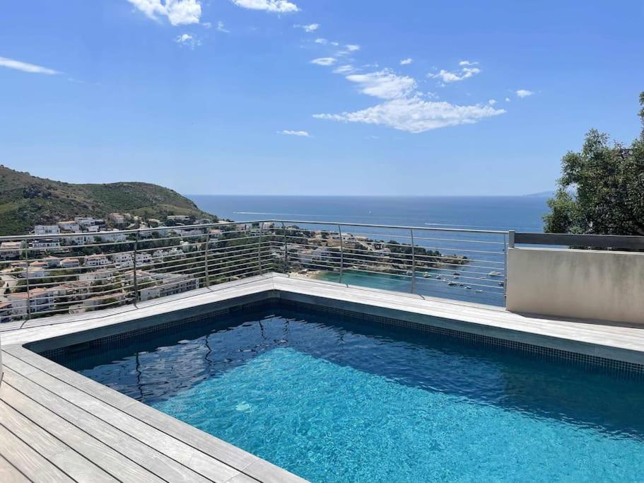 Villa con piscina sobre la Almadrava