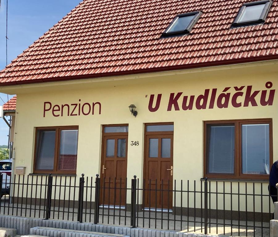 Budova, kde se aparthotel nachází