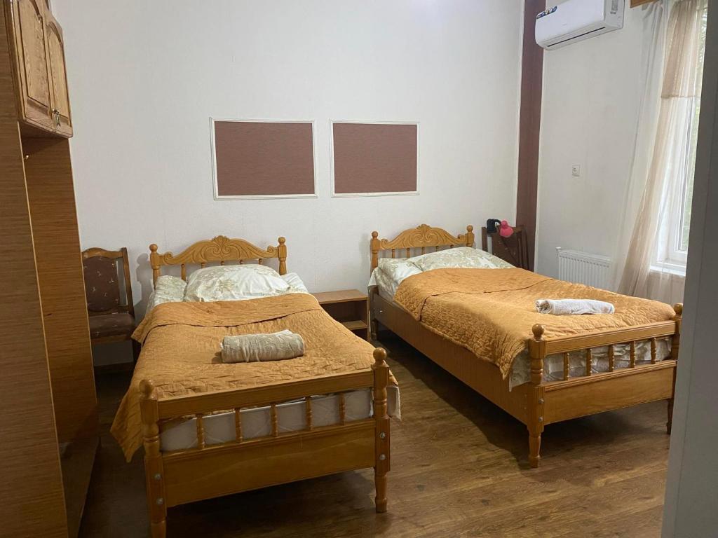 Postel nebo postele na pokoji v ubytování guest house Telavi XXI