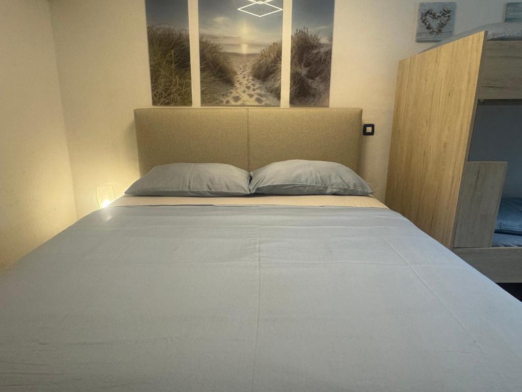 Postel nebo postele na pokoji v ubytování Zupan apartments