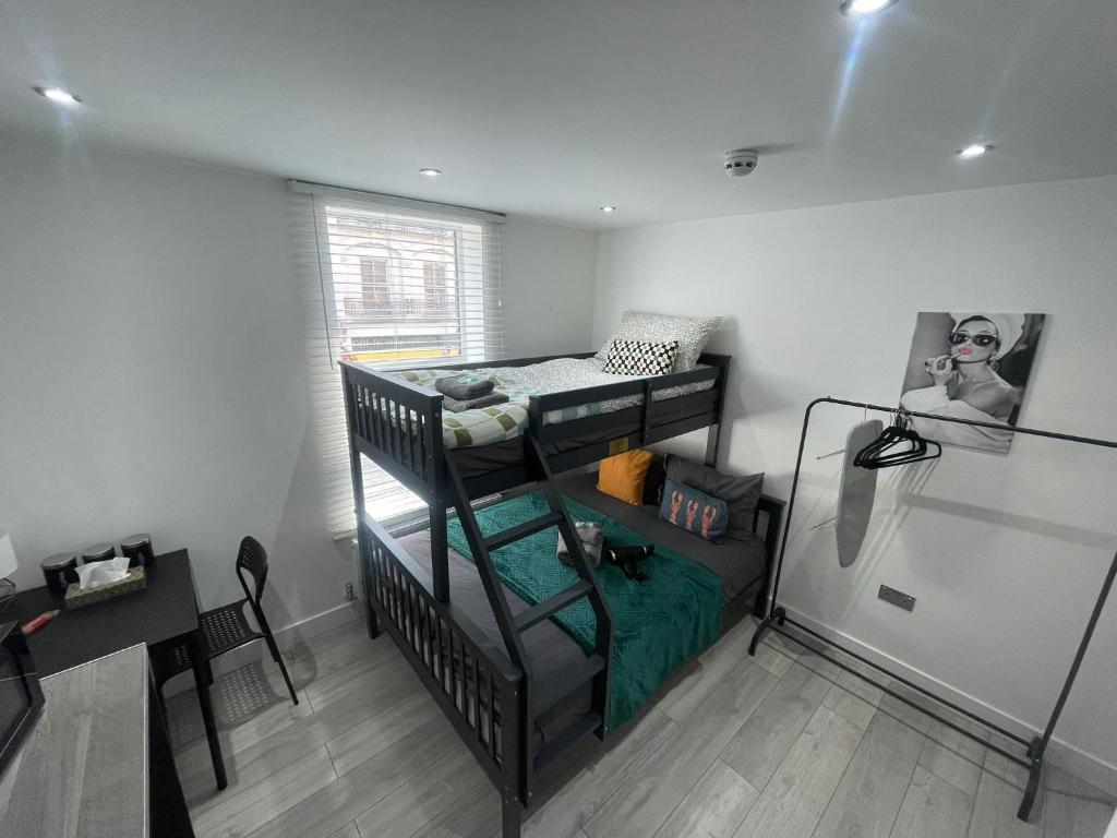 Kuchyň nebo kuchyňský kout v ubytování Fulham Guest Studios 268