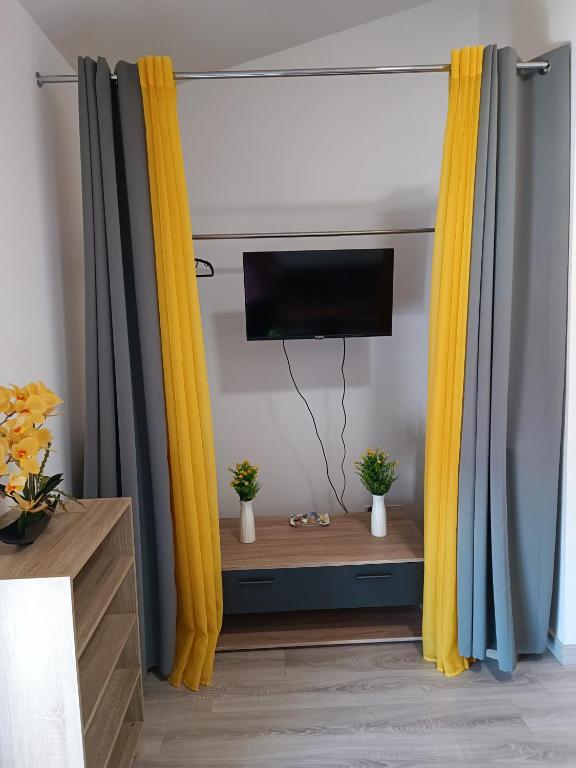 TV a/nebo společenská místnost v ubytování Mimizan Apt neuf 80m2 +terrasse 100m plage