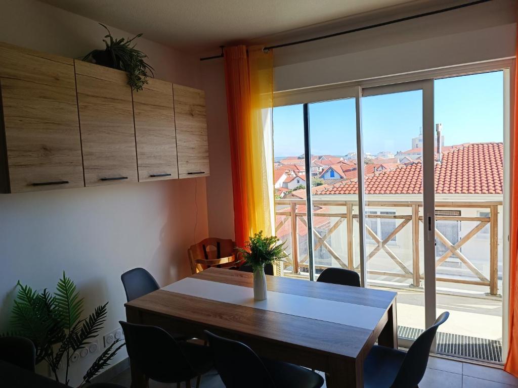 Fotografie z fotogalerie ubytování Mimizan Apt neuf 80m2 +terrasse 100m plage v destinaci Mimizan