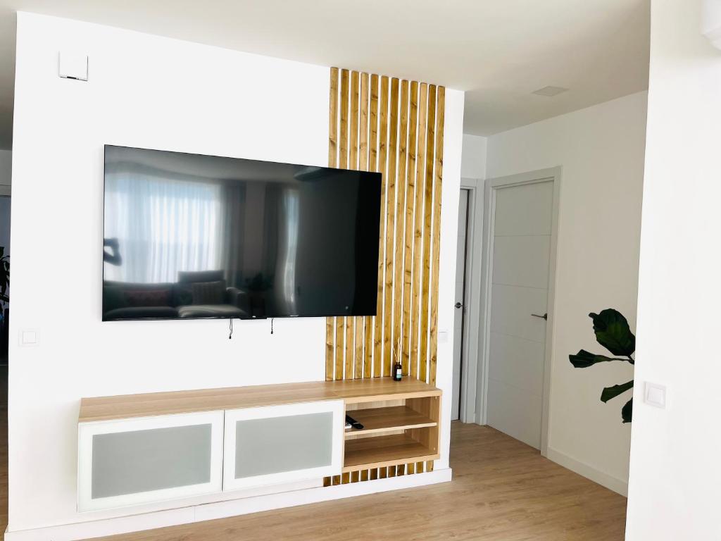 TV a/nebo společenská místnost v ubytování Sunset Ocean View