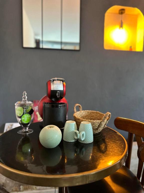 Příslušenství pro přípravu čaje a kávy v ubytování Gîte Cosy Green