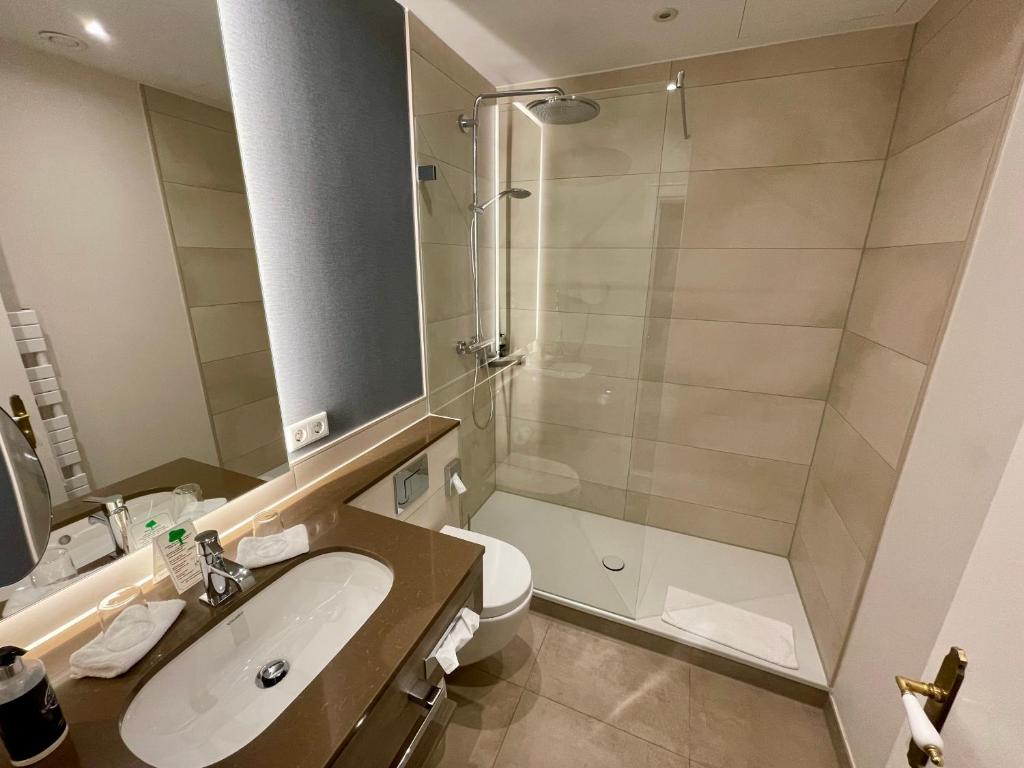Kurhaus Hotel - Deluxe Double Room With Sea View