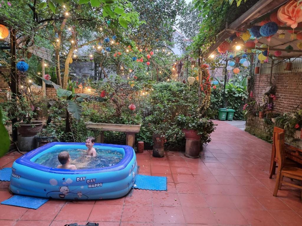 Bazén v ubytování Phi Hung's Unique Homestay nebo v jeho okolí