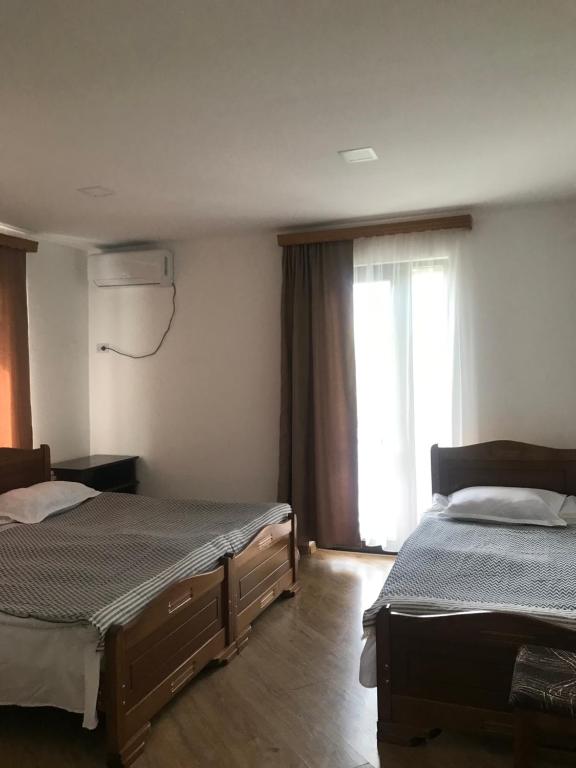 Postel nebo postele na pokoji v ubytování Zviad Guest House