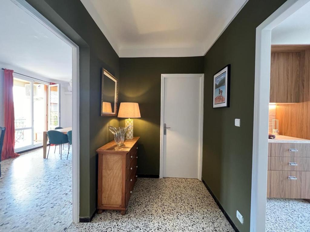 Fotografie z fotogalerie ubytování Résidence Libertà - T4 spacieux, calme, lumineux, centre ville, loggia et balcon v destinaci Calvi