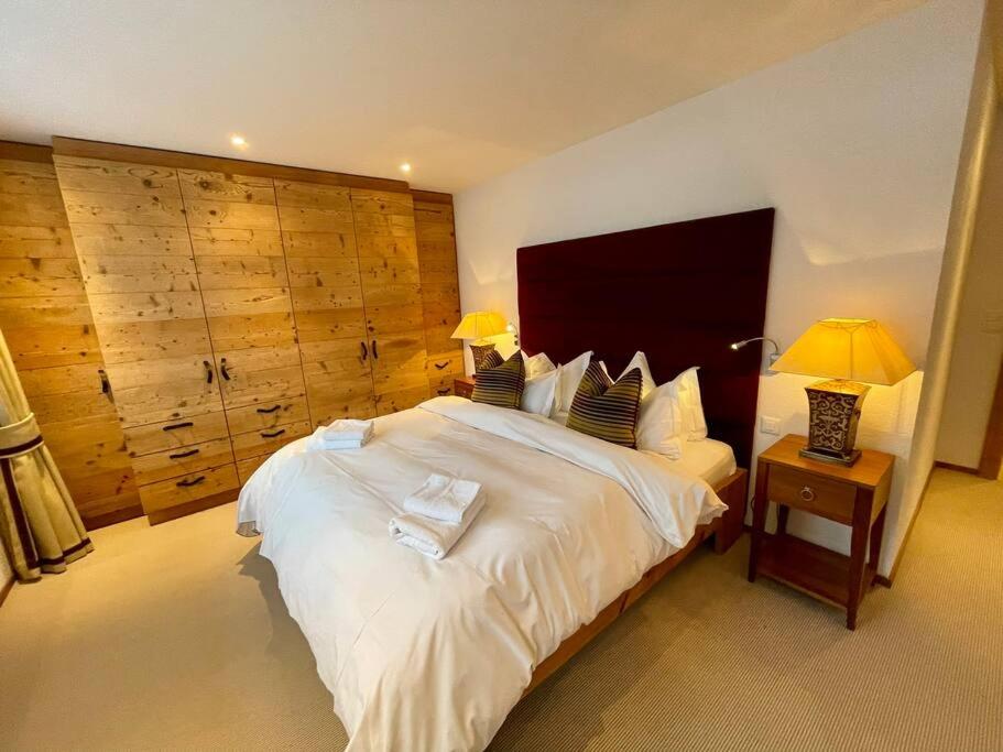 Postel nebo postele na pokoji v ubytování Elegant apartment in Flims close to Lake Caumasee