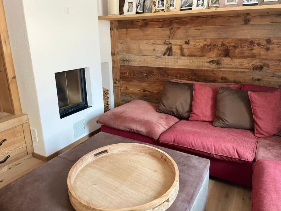 Posezení v ubytování Elegant apartment in Flims close to Lake Caumasee