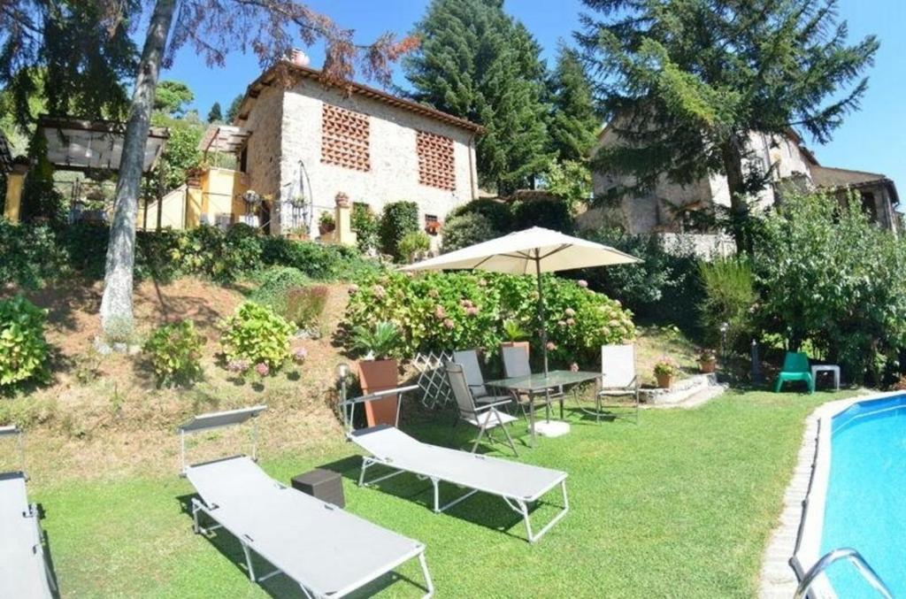 Vonkajšia záhrada v ubytovaní Ferienhaus mit Privatpool für 4 Personen ca 50 qm in Celle, Toskana Provinz Lucca