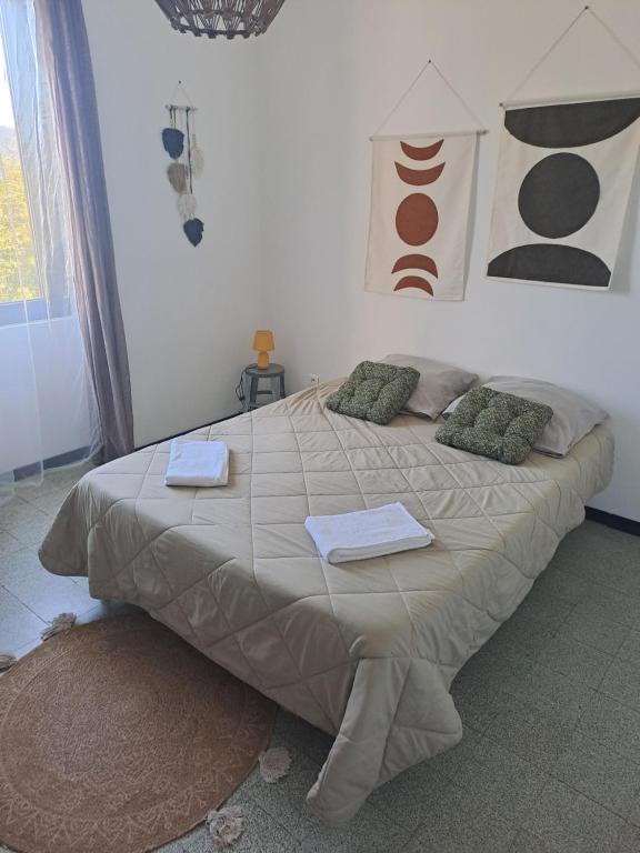 a bedroom with a large bed with two towels on it at Casa tanghicciola in Levie