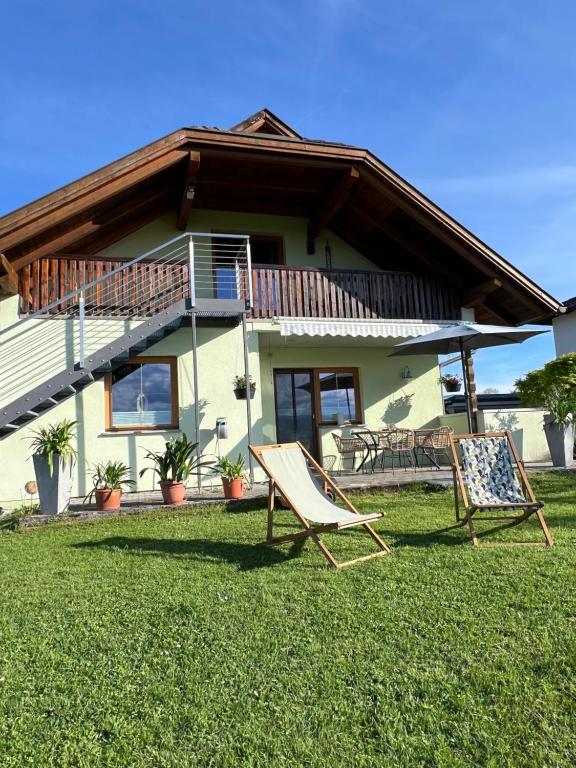 Aed väljaspool majutusasutust Danny's Wörtherseeblick