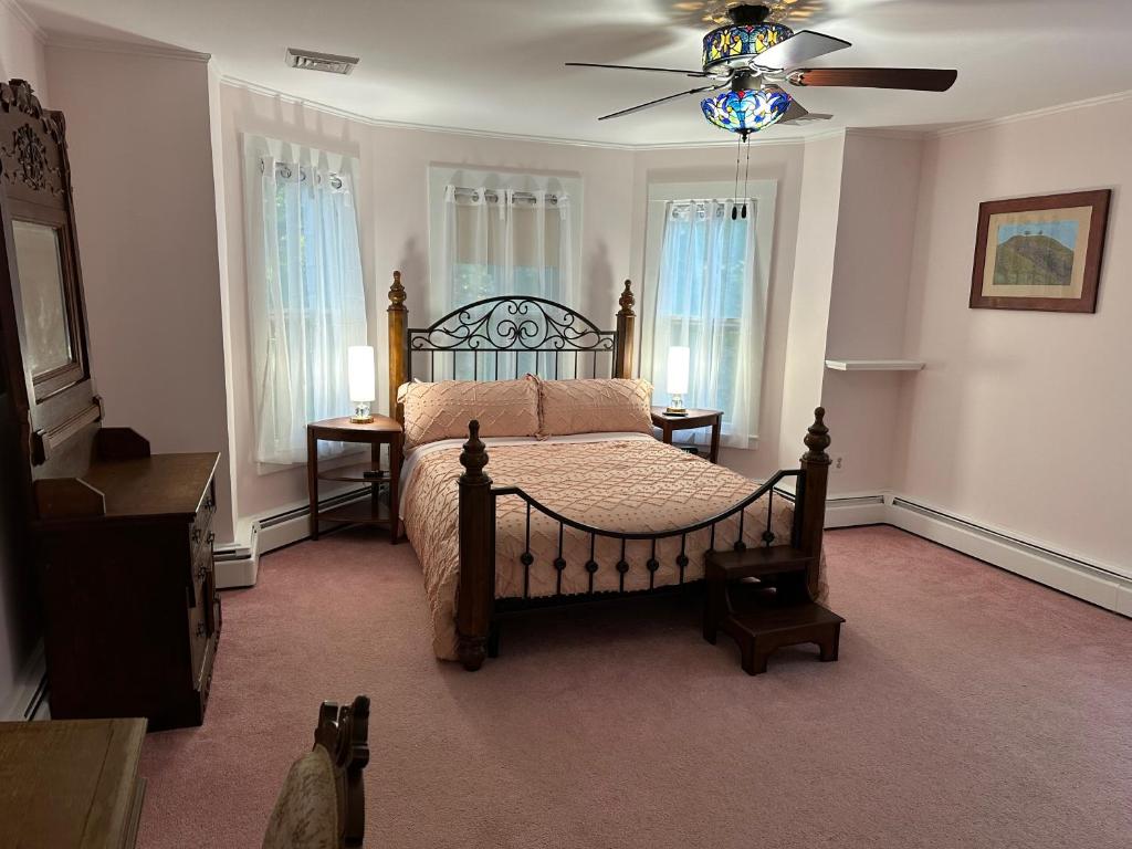 Inn on Fox Meadow - Spacious Victorian Inn photo