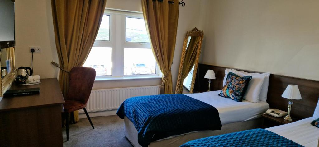 Postel nebo postele na pokoji v ubytování Arnolds Hotel