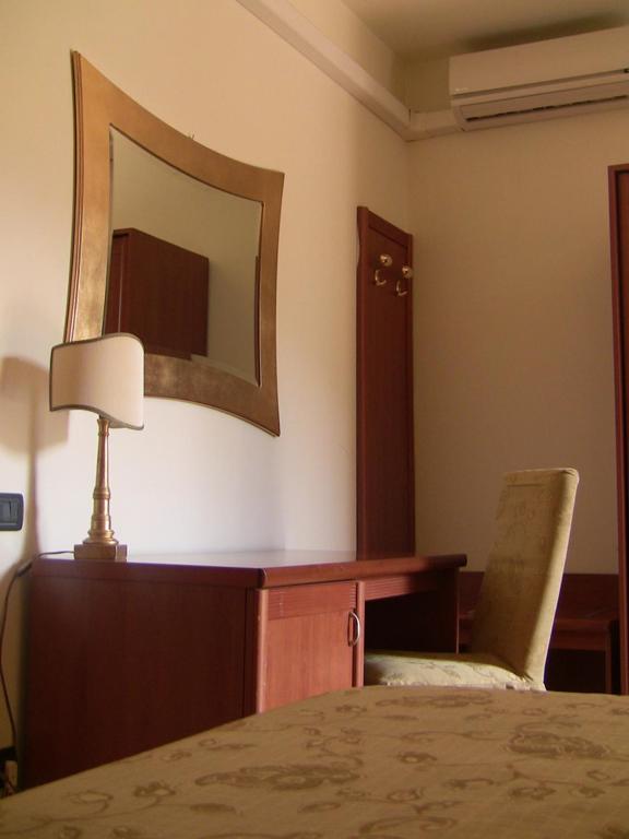 Postel nebo postele na pokoji v ubytování Hotel Picchio