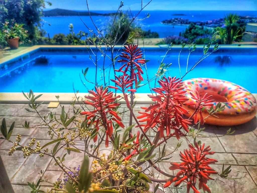 Bazén v ubytovaní Holiday Home Bepo alebo v jeho blízkosti
