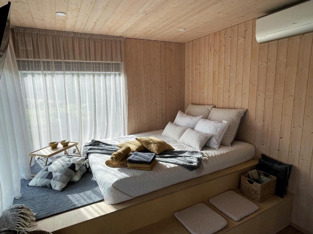 Ένα ή περισσότερα κρεβάτια σε δωμάτιο στο MySikaSpot Black