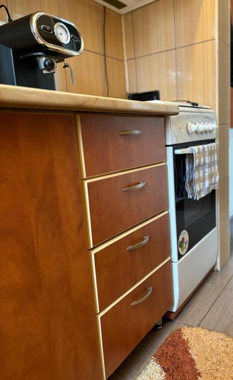Kuchyň nebo kuchyňský kout v ubytování Kiadó apartman