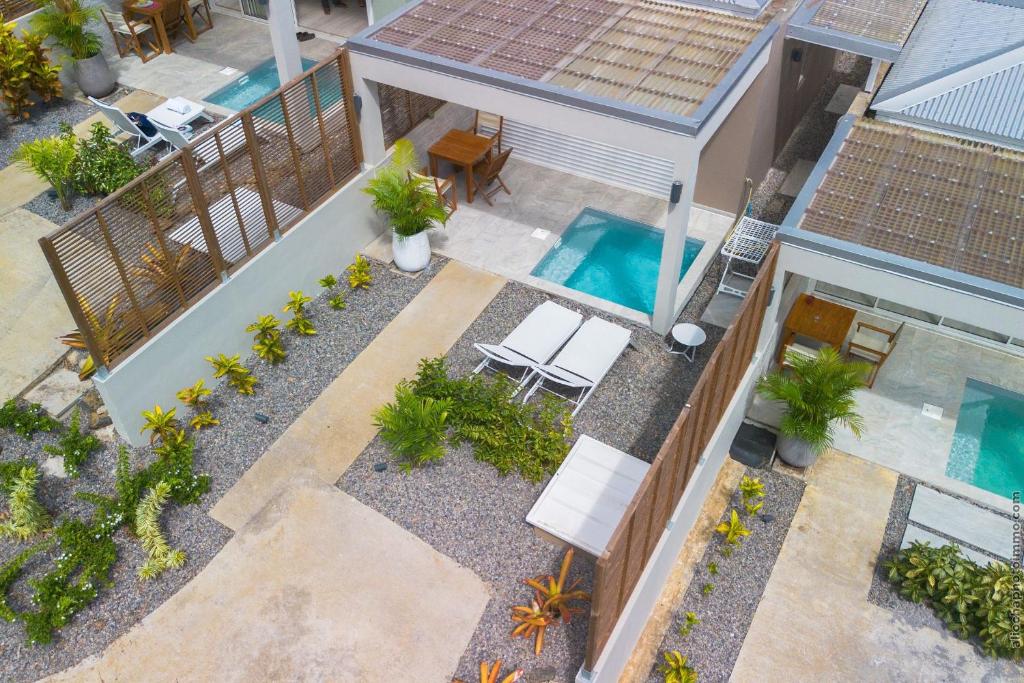 Bazén v ubytování Cocoonhuts Résidences Martinique nebo v jeho okolí