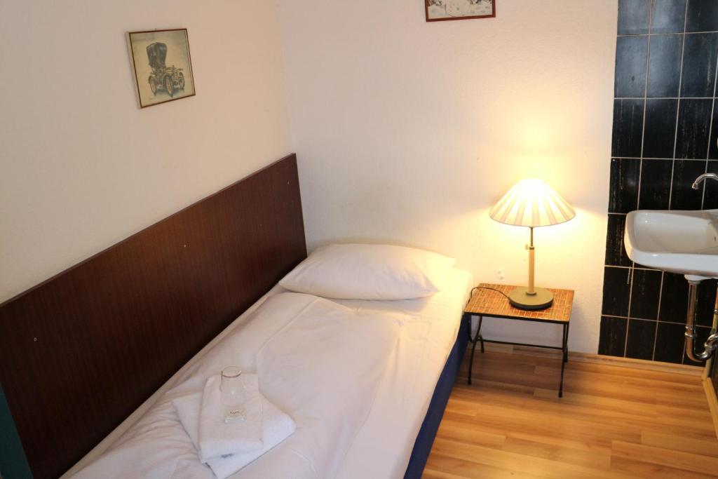 Hotel Pension Graf - 单人间 - 带共用淋浴和卫生间