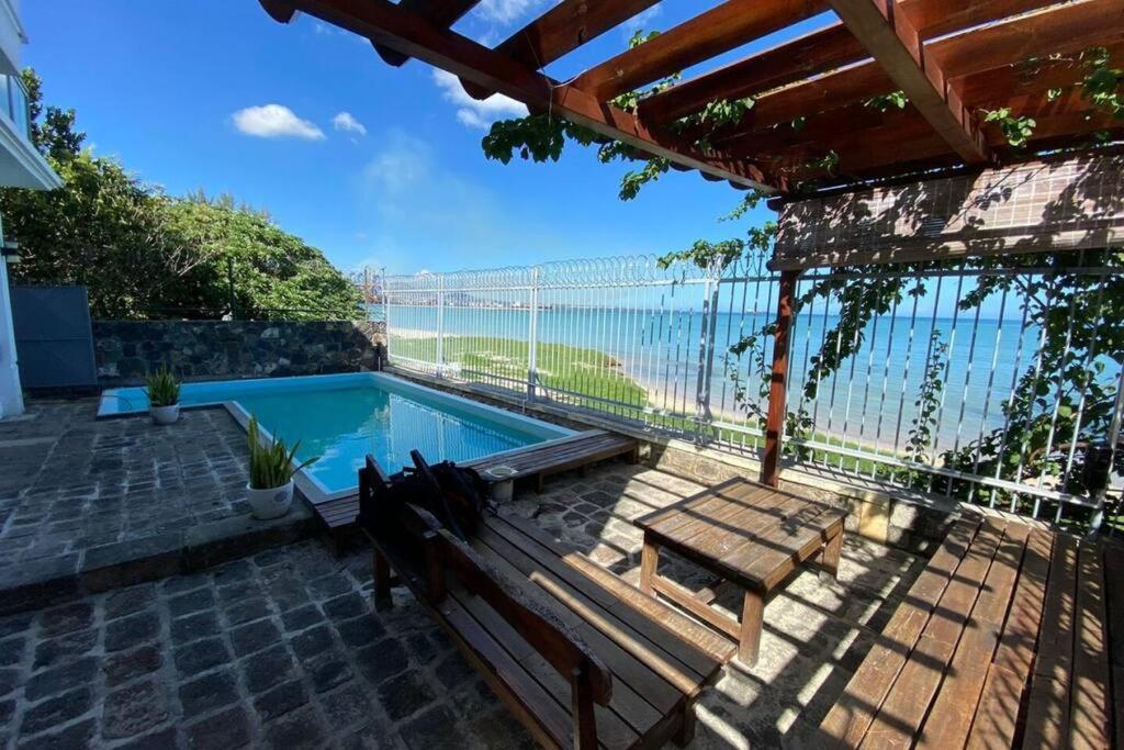 Crab's Cove Villa on the beach, Baie du Tombeau (updated prices 2024)