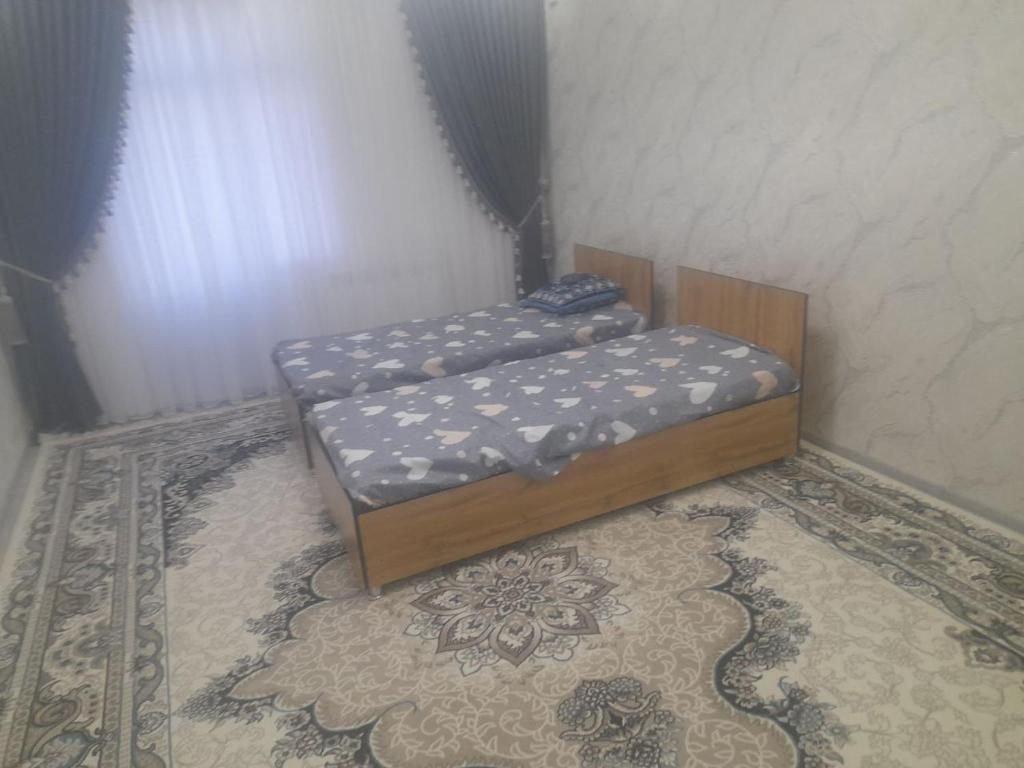 una piccola camera con due letti di Ancient Khiva Apartment 3 a Khiva