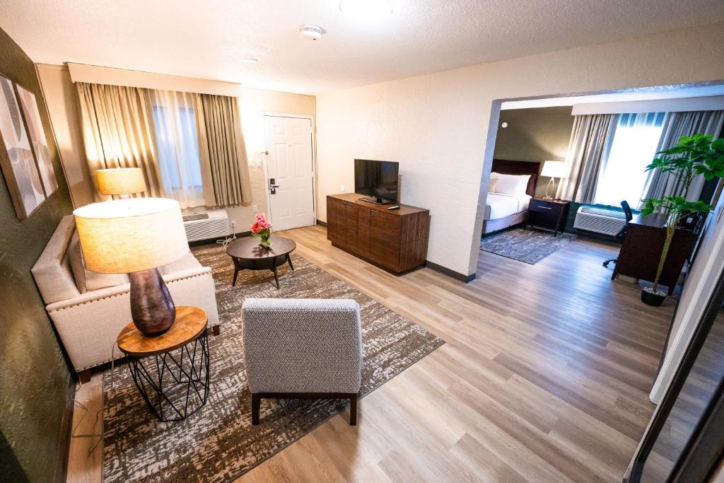 Mai Hana Hotel- Intl Drive, Trademark Collection by Wyndham - Family King Suite - Non-Smoking