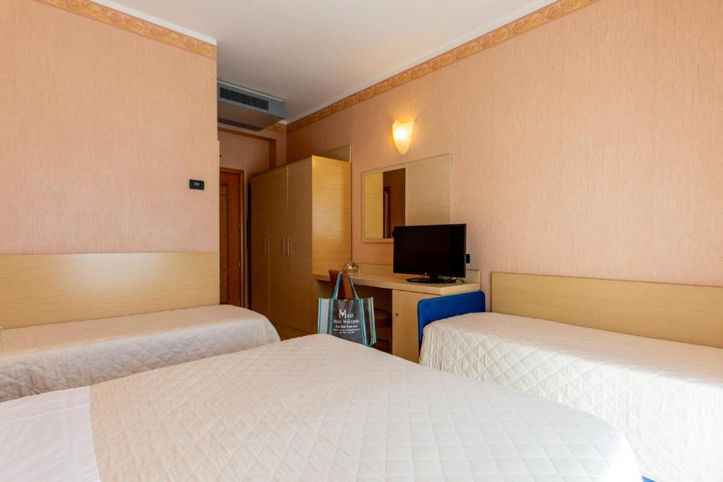 Postel nebo postele na pokoji v ubytování Hotel Metropole