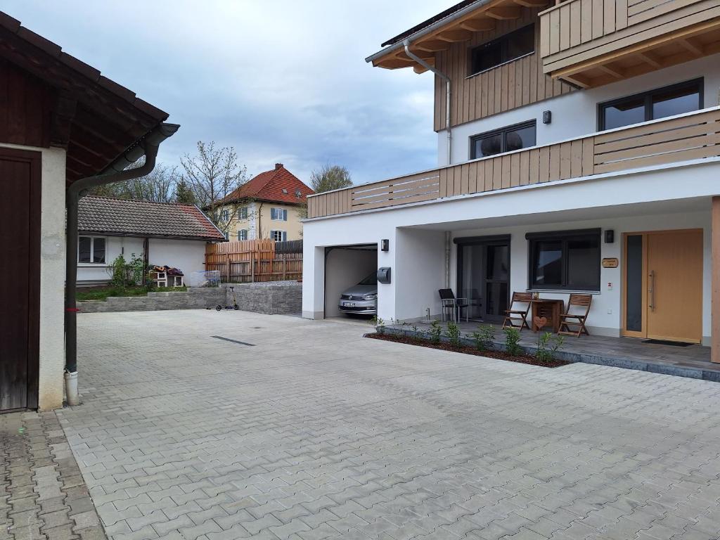 a driveway in front of a house with a car at Hufeisen in Hopferau