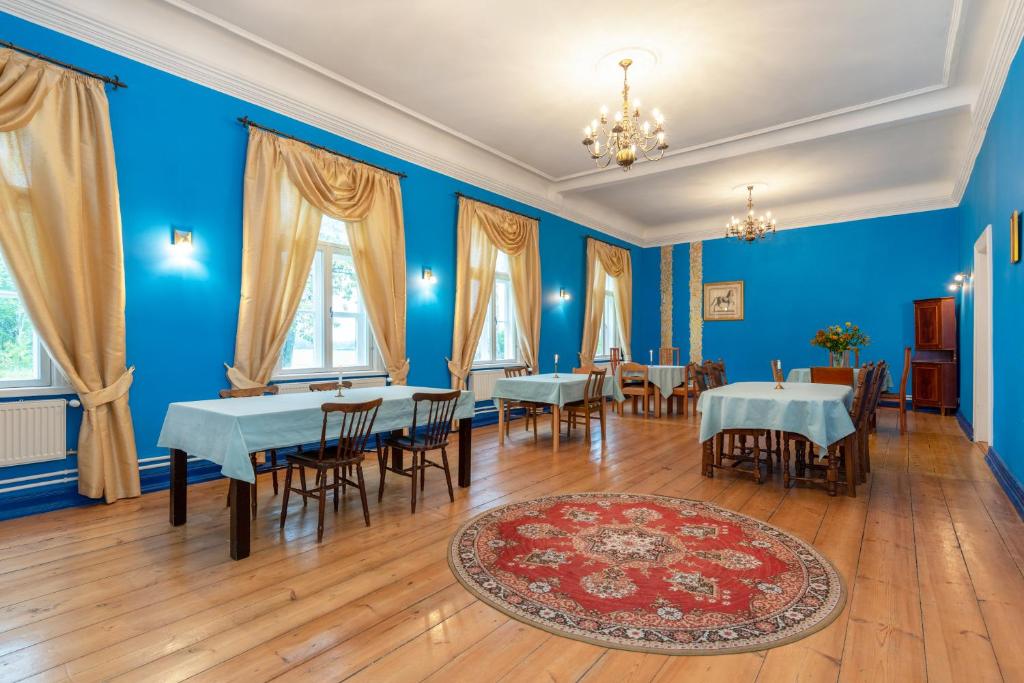 Posezení v ubytování Kursi Summer Manor