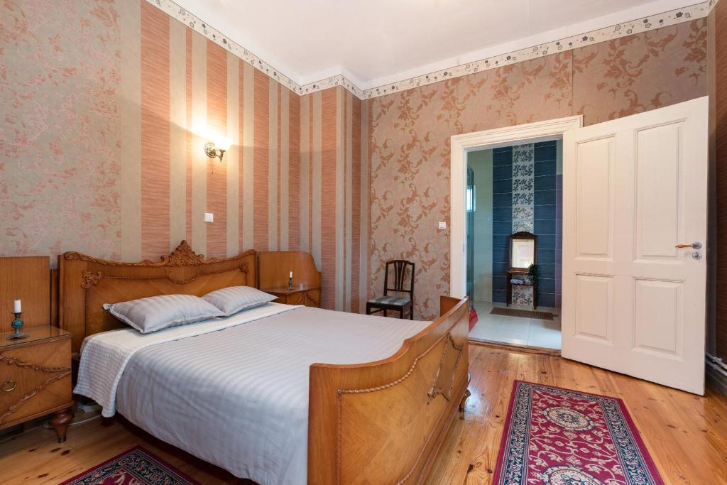 Postel nebo postele na pokoji v ubytování Kursi Summer Manor