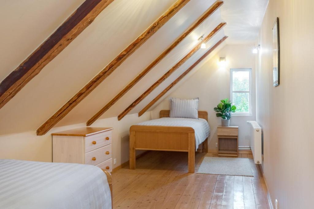 Postel nebo postele na pokoji v ubytování Kursi Summer Manor