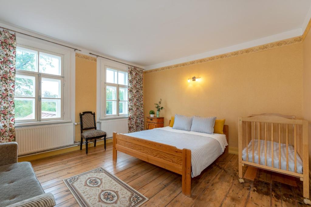 Postel nebo postele na pokoji v ubytování Kursi Summer Manor