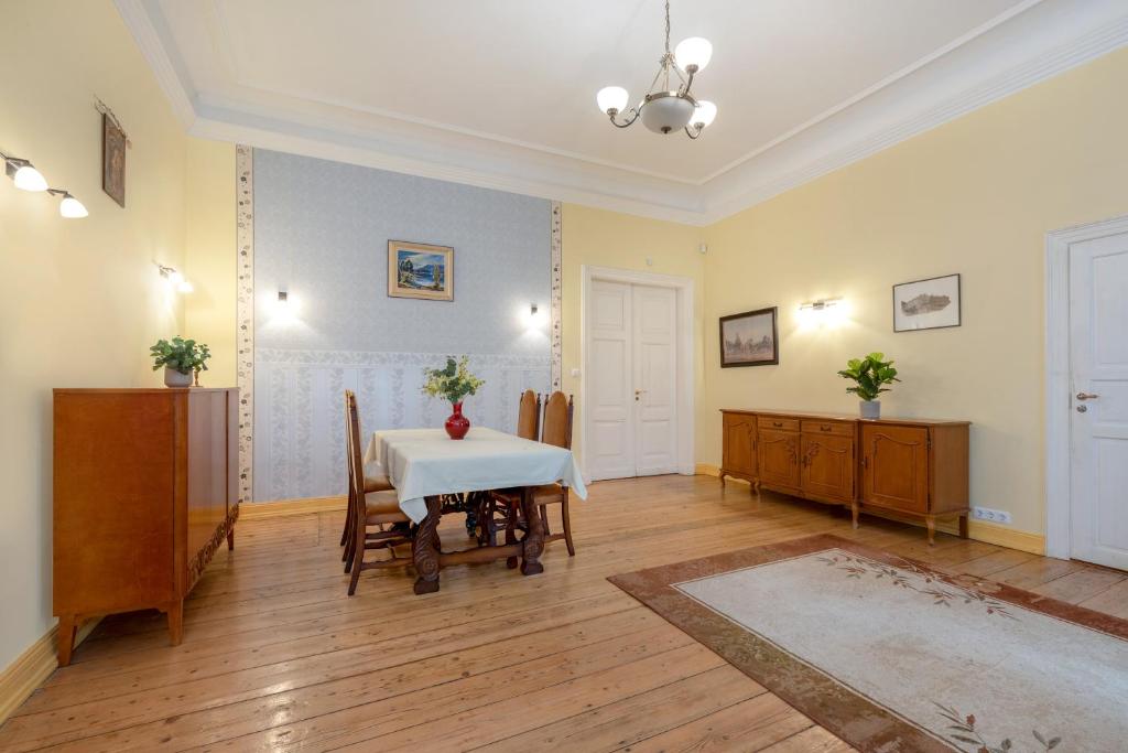 Posezení v ubytování Kursi Summer Manor