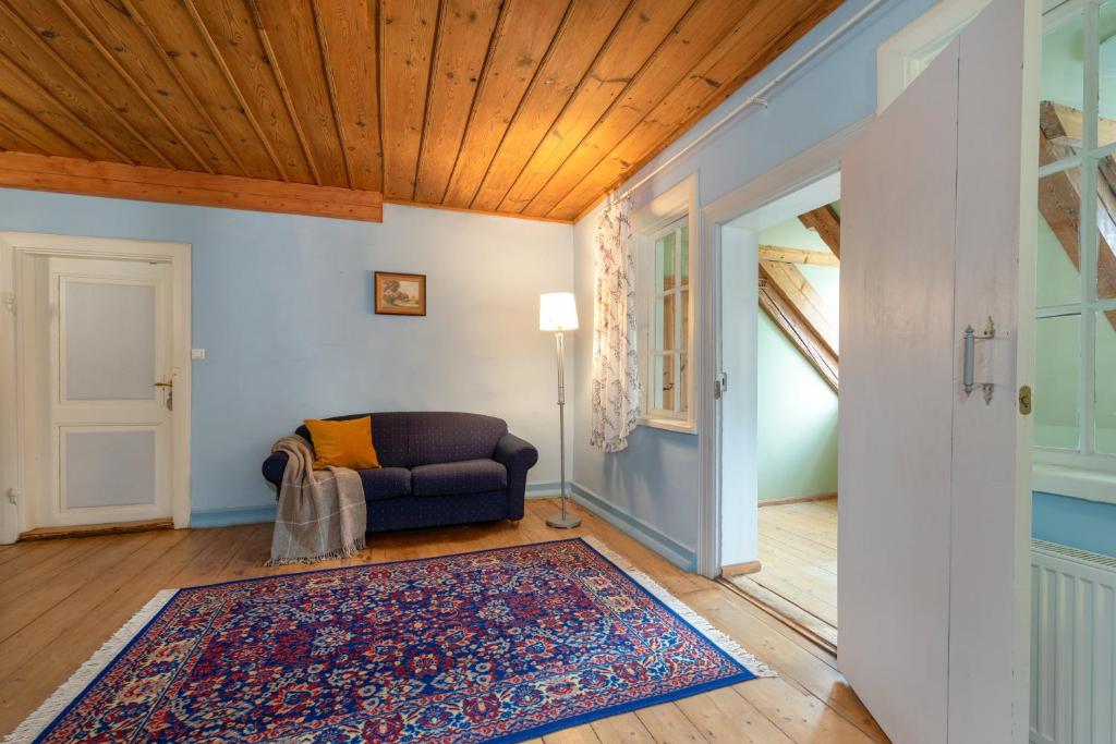 Posezení v ubytování Kursi Summer Manor