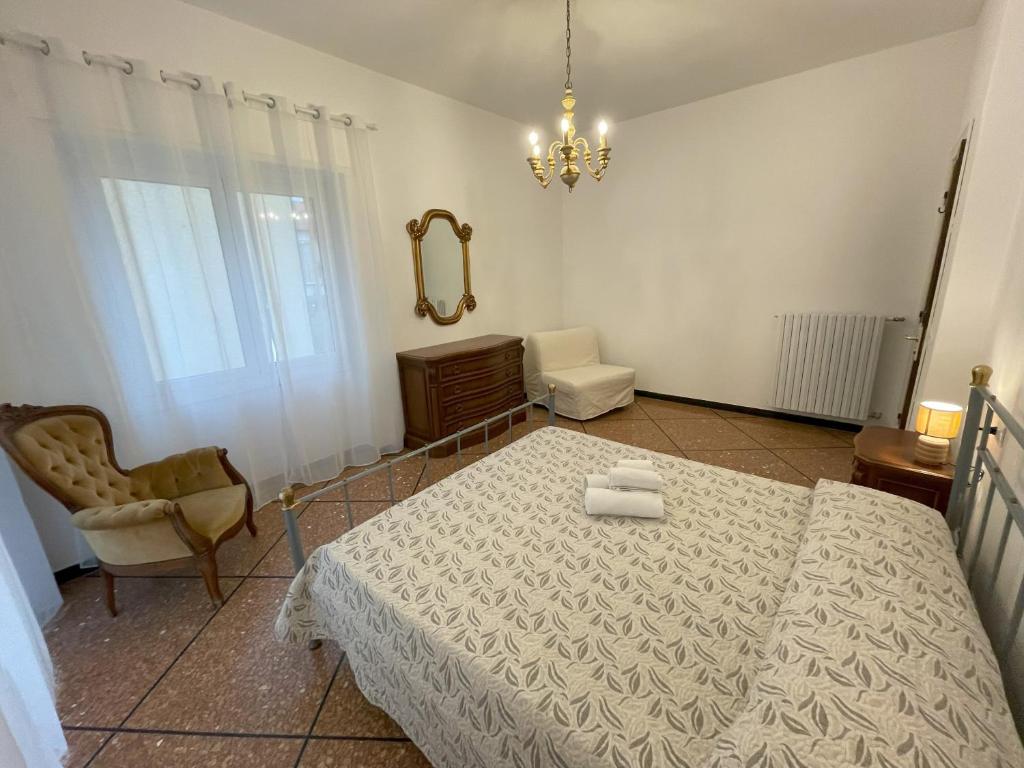 Posteľ alebo postele v izbe v ubytovaní Airaldi8 - Trilocale nel budello ampio e soleggiato 50 m dal mare