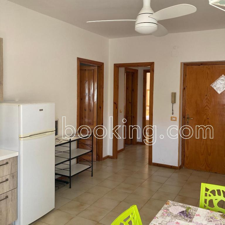 a living room with a refrigerator and a table at InternoUno in Diamante