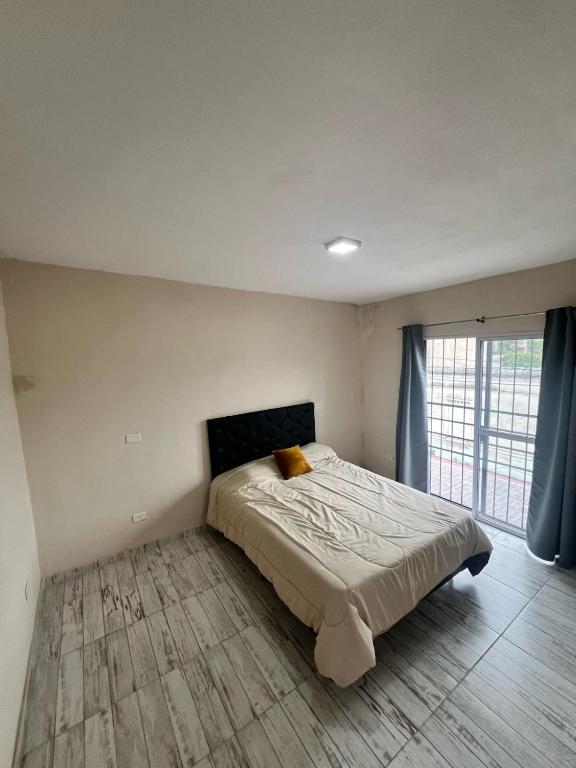 Postel nebo postele na pokoji v ubytování Tempo Suites